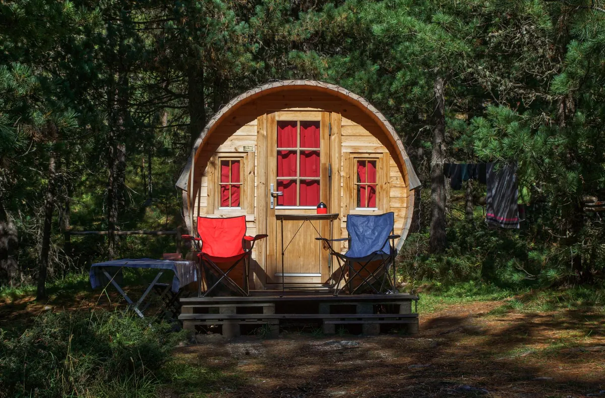 Caravan vs Glamping Pod vs Shepherd's Hut: Which UK Coastal Stay Suits You?